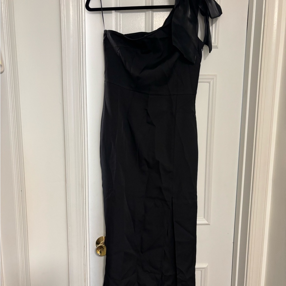 Elegant Black One-Shoulder Dress